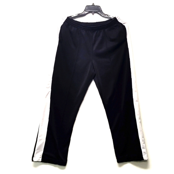 Lady Foot Locker women's black and white sweatpants Size: L - Picture 1 of 4